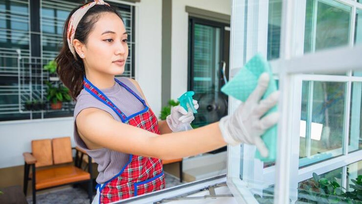 sedang bersih bersih